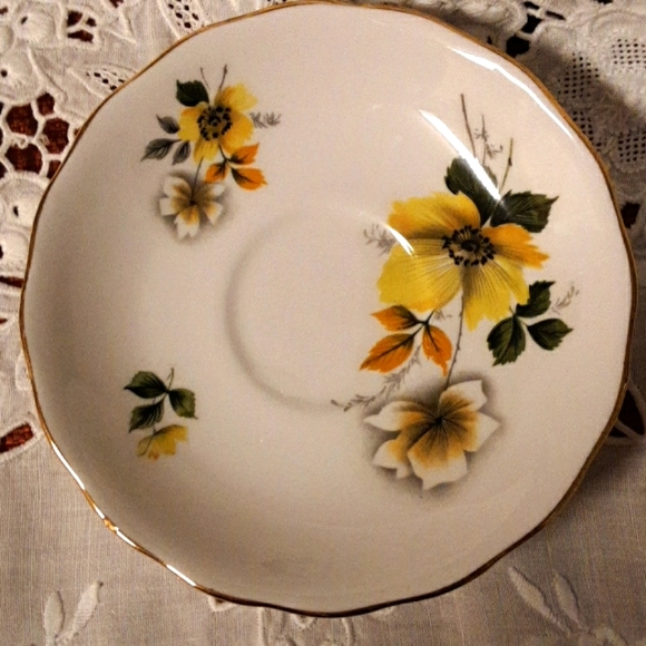 Vintage Royal Vale China Tea Cup and Saucer - Picture 3 of 4